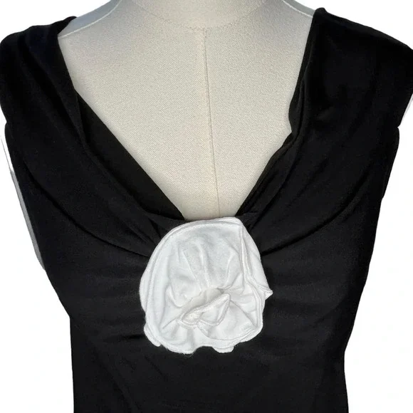 Bailey 44 NWT Black Crop Top with Cowl Neck and White Flower Embellishment Large - Picture 4 of 11